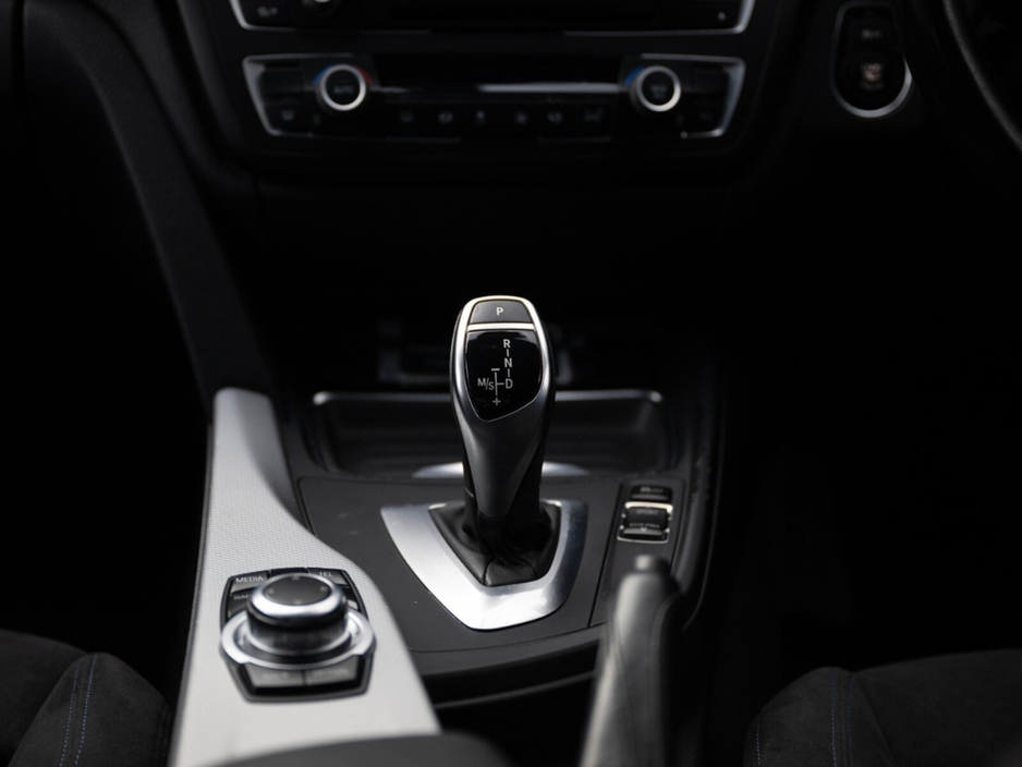 2013 BMW 3 Series - image 27