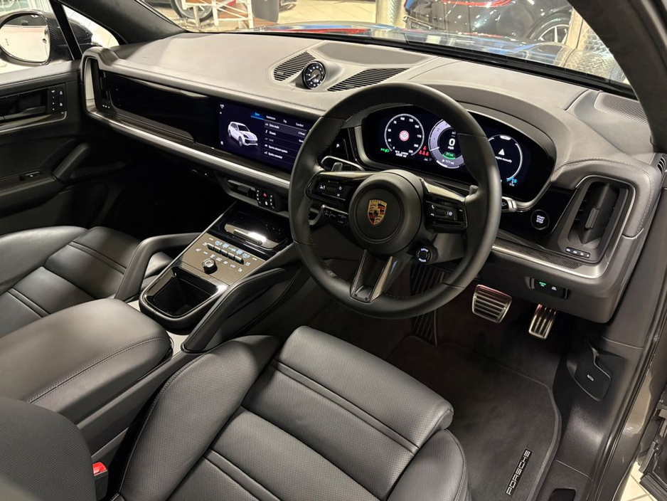2024 Porsche Cayenne - image 30