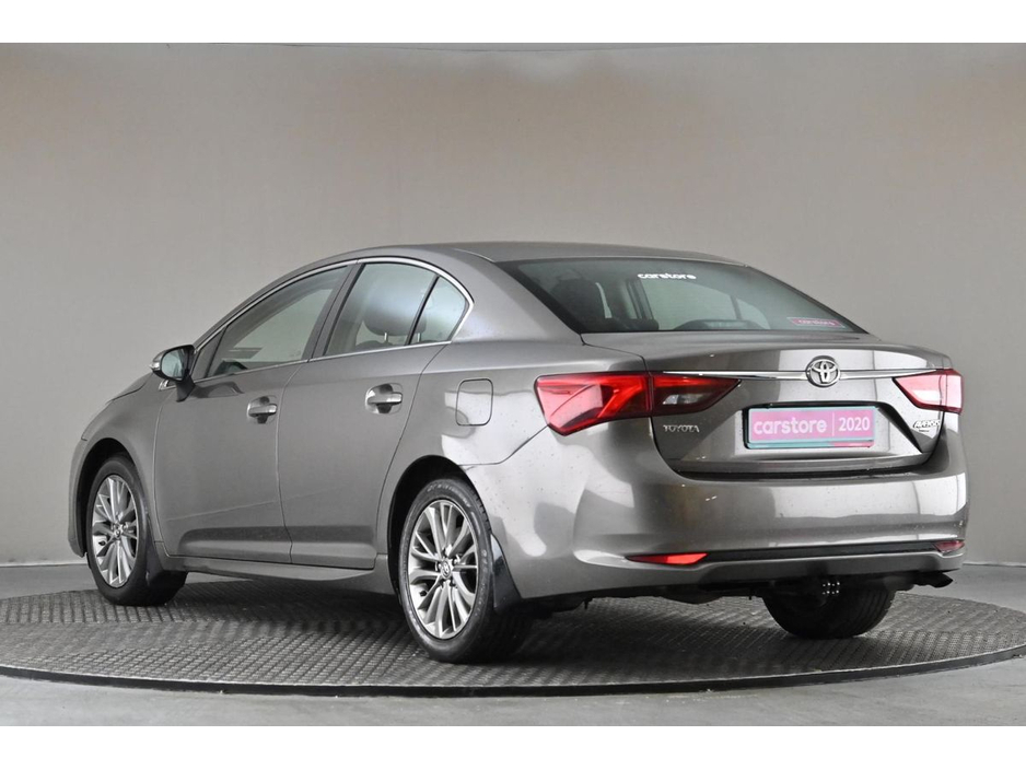 2017 Toyota Avensis - image 7