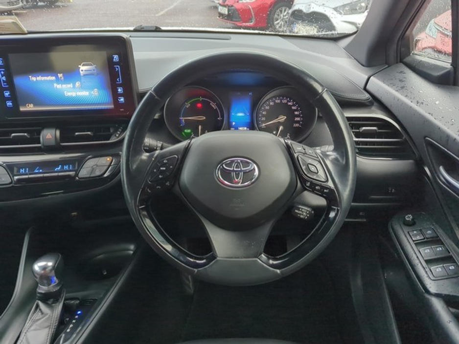 2018 Toyota C-HR C-HR HYBRID LUNA €21,000