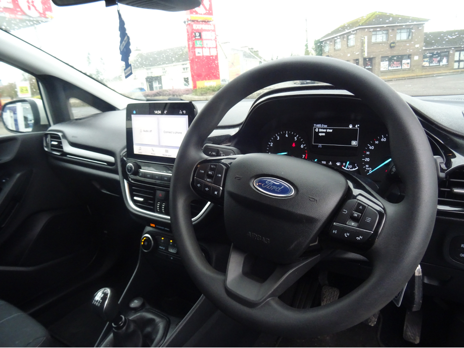 2021 Ford Fiesta CONNECTED  1.0T " metallic white" €16,950