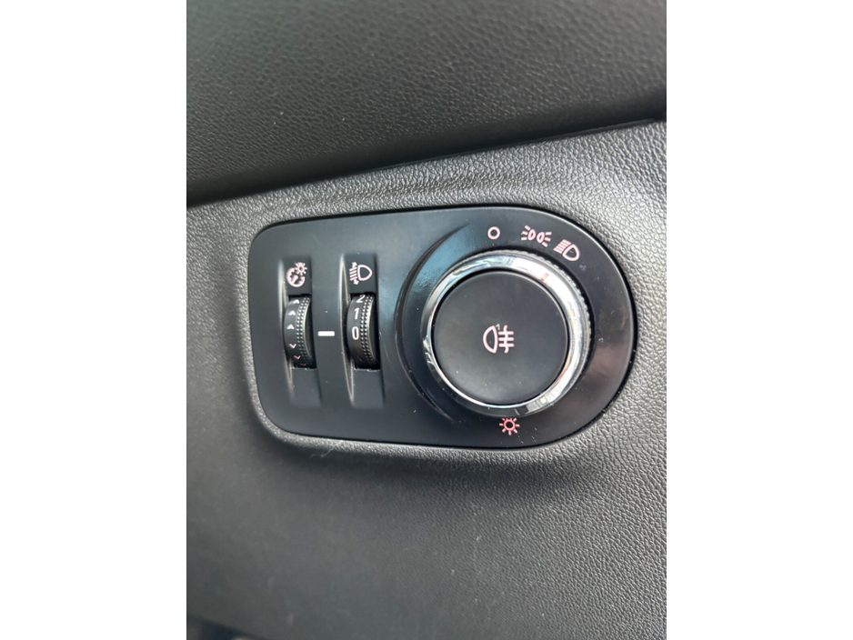 2015 Opel Corsa - image 21