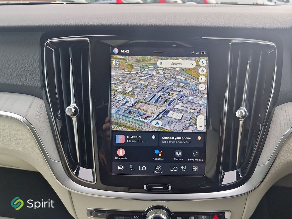 2025 Volvo V60 - image 12