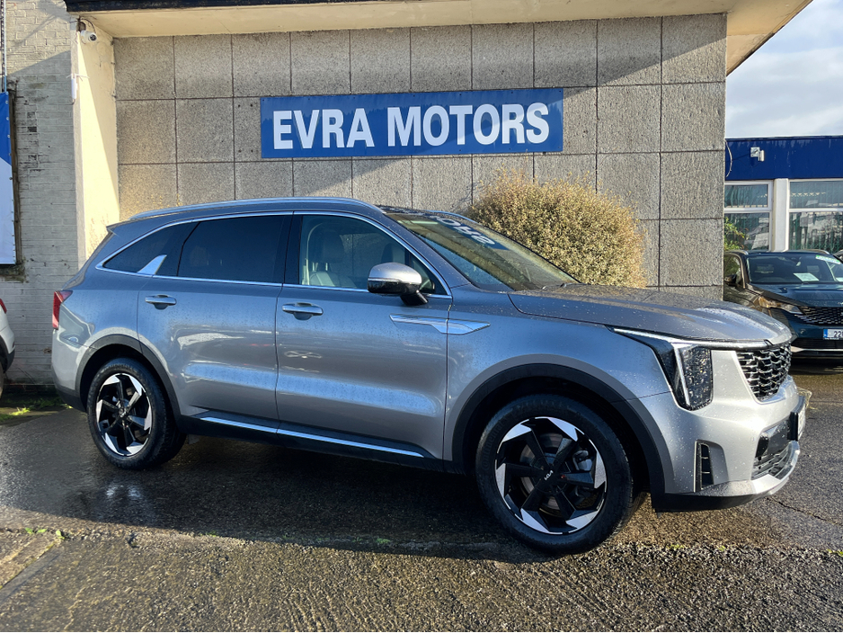 2025 Kia Sorento - image 3