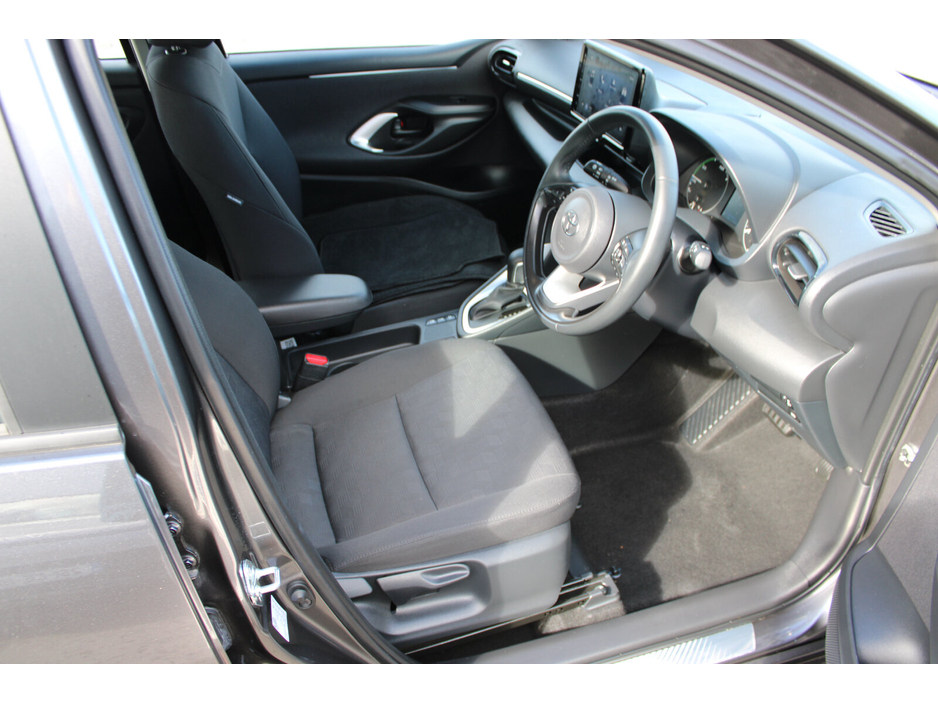 2024 Toyota Yaris - image 11