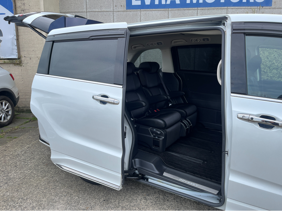 2021 Honda Odyssey - image 4