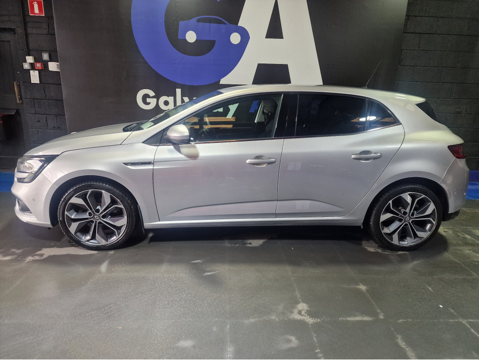 2016 Renault Megane - image 5