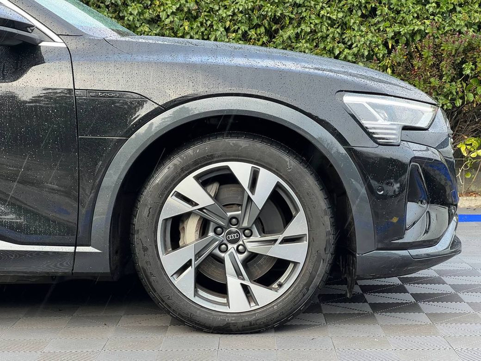 2023 Audi Q8 e-tron E-TRON SPORT 55 QUATTRO // APPLE CARPLAY/ANDROID AUTO // ADAPTIVE AIR SUSPENSION // DUAL ZONE CLIMATE CONTROL €40,950