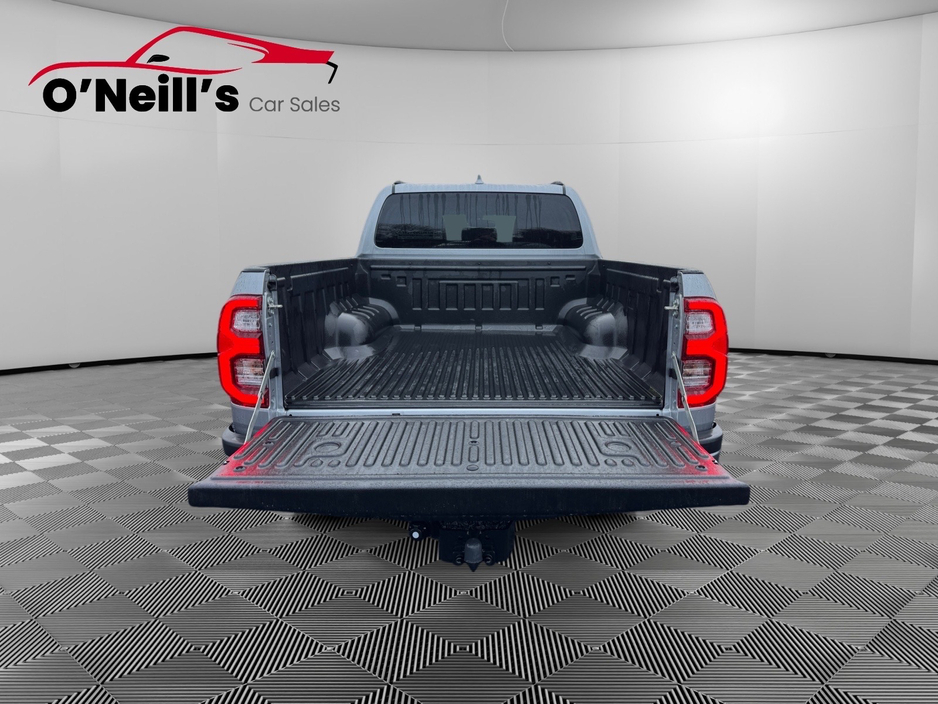 2024 Toyota Hilux *NO VAT* 2.8 INVINCIBLE AUTO #319 €51,999