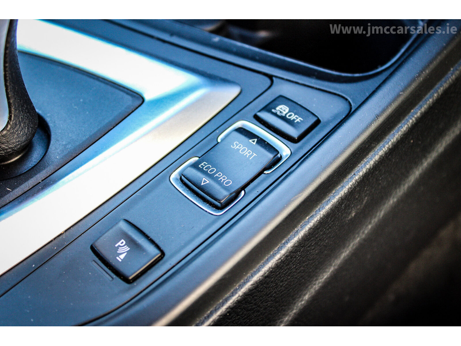 2016 BMW 3 Series - image 20