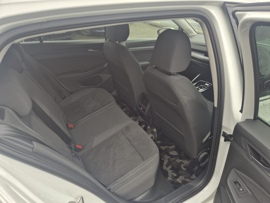 2023 Volkswagen Golf - image 8