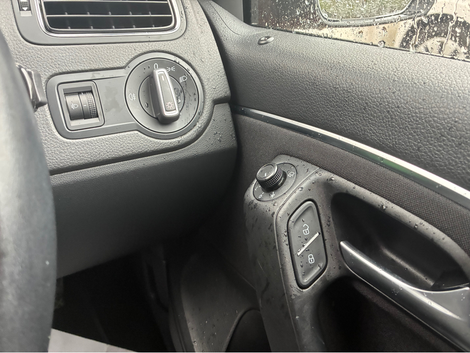 2015 Volkswagen Polo - image 13