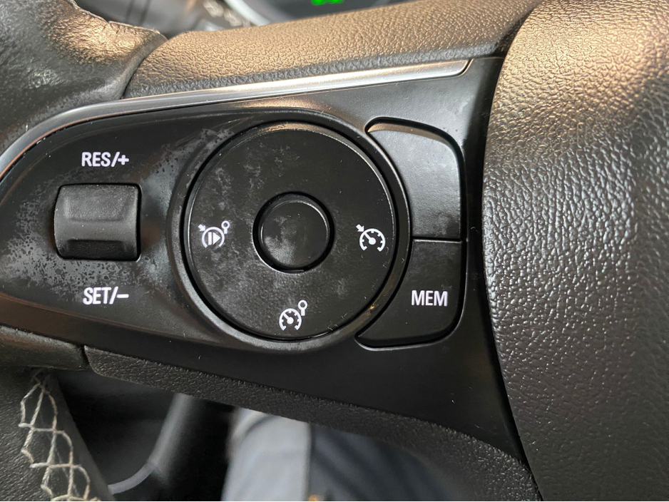 2023 Opel Crossland X - image 15