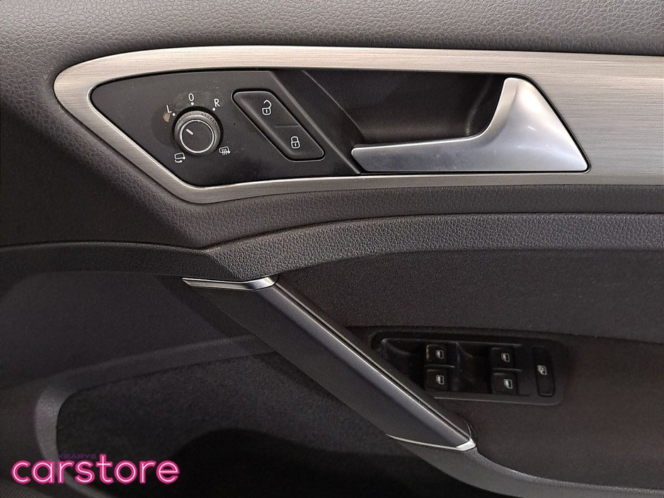 2015 Volkswagen Golf - image 17