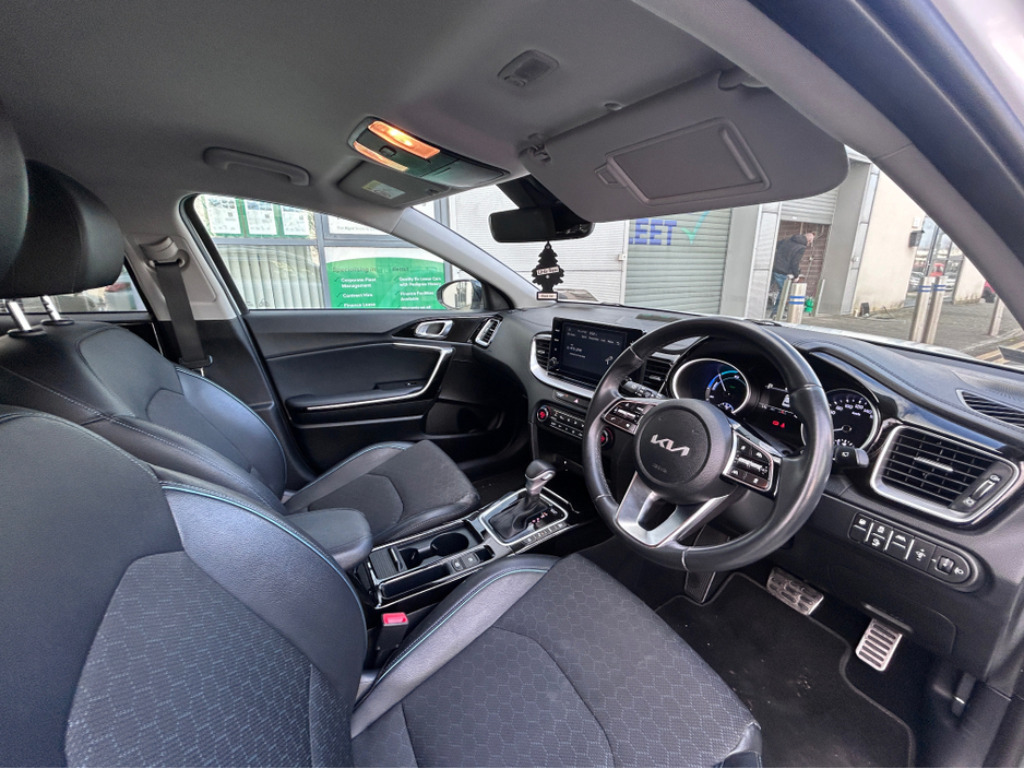 2023 Kia XCeed - image 6