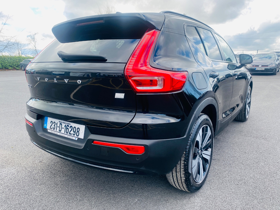 2023 Volvo XC40 - image 6
