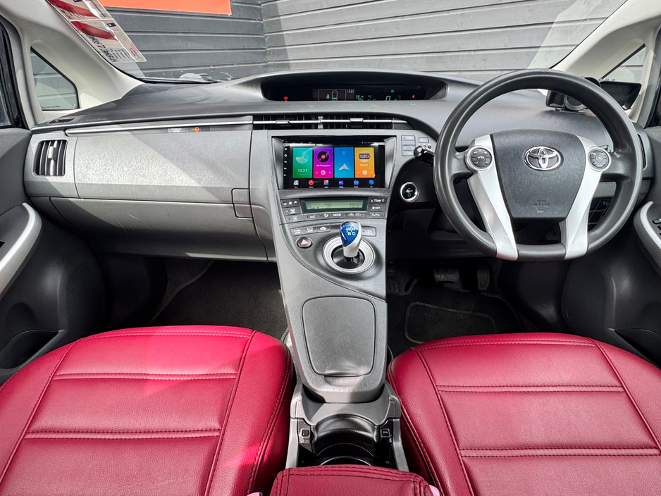 2011 Toyota Prius - image 10