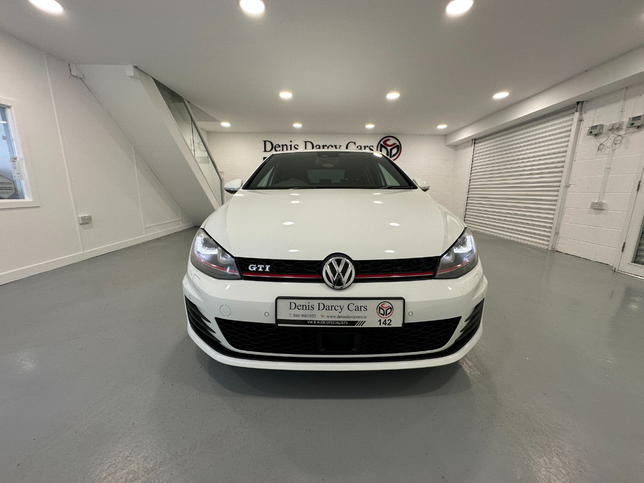 2014 Volkswagen Golf - image 4