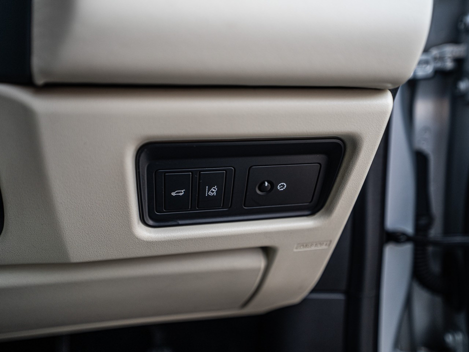 2016 Land Rover Discovery Sport - image 23