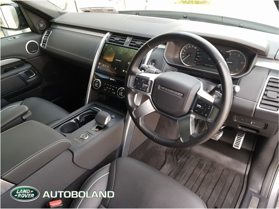 2023 Land Rover Discovery - image 9