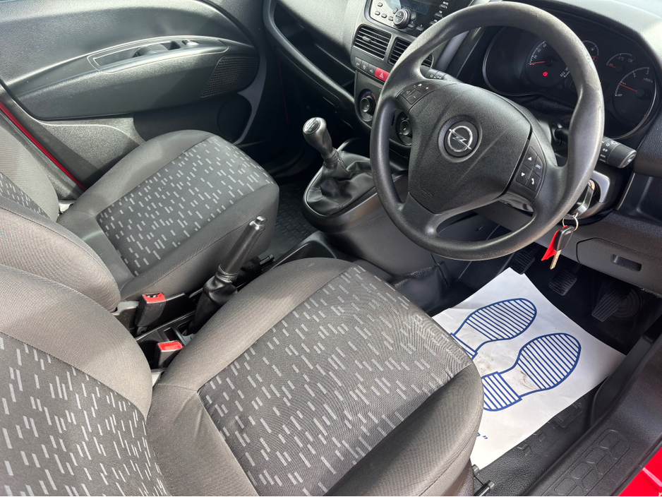 2016 Opel Combo - image 7