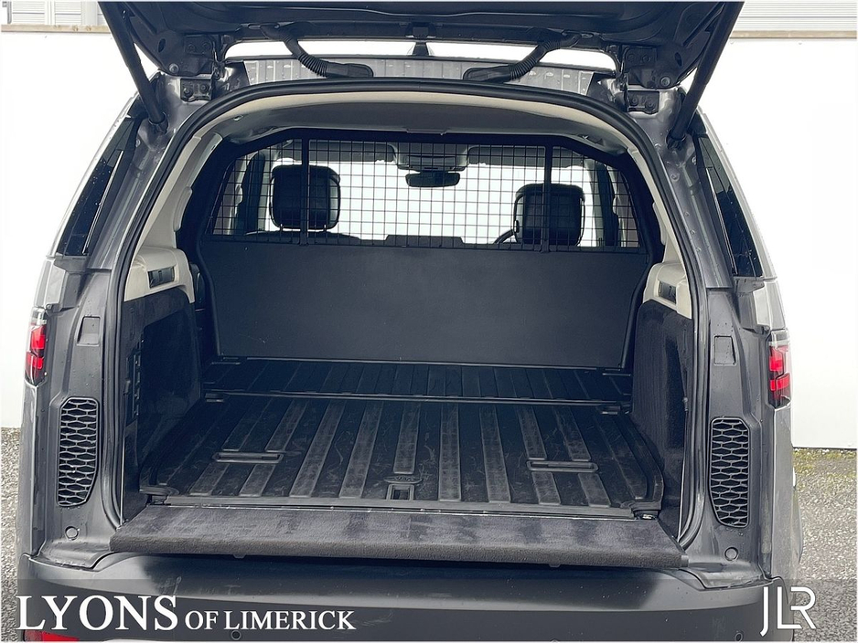 2022 Land Rover Discovery - image 13