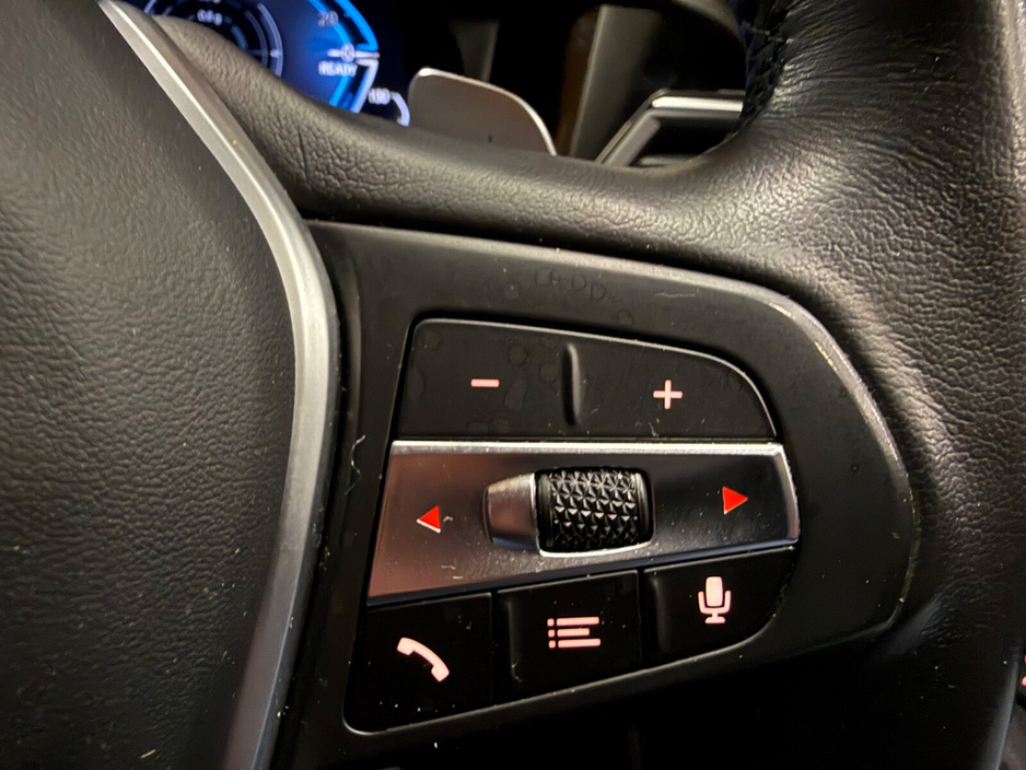 2022 BMW 3 Series - image 16