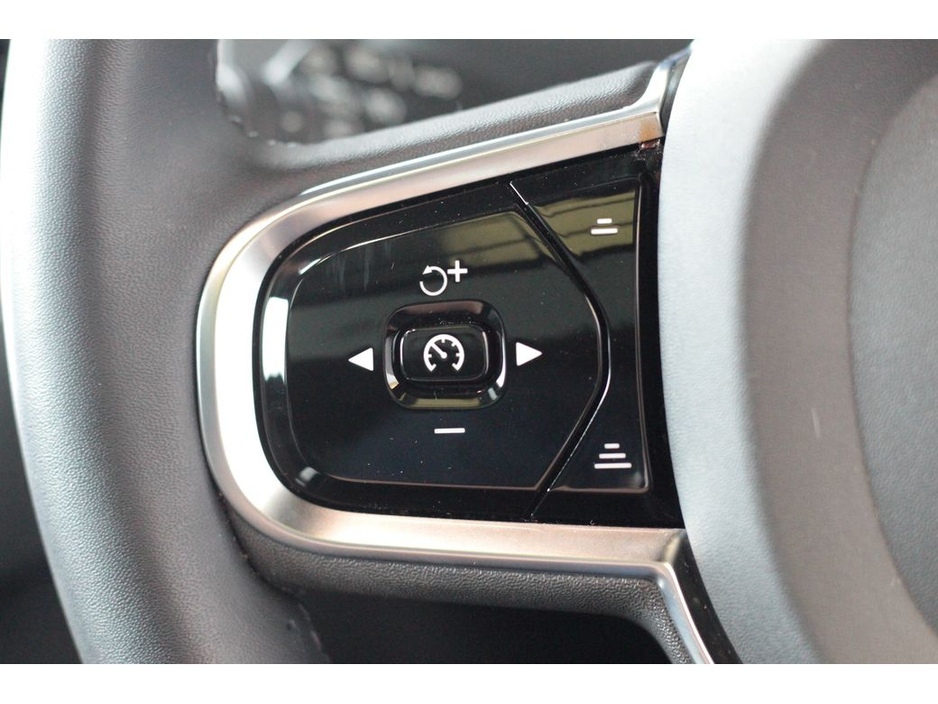 2022 Volvo XC90 RECHARGE T8 ULTIMATE DARK AWD €59,899