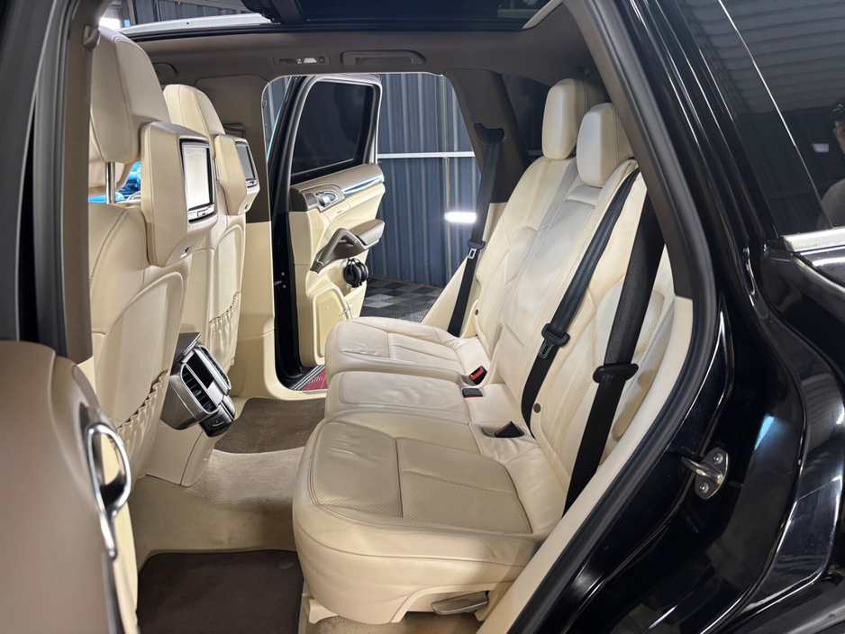 2012 Porsche Cayenne - image 16