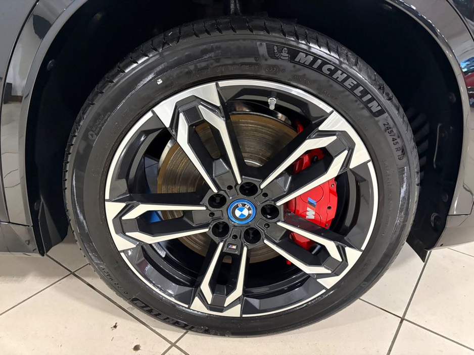 2025 BMW X1 - image 12