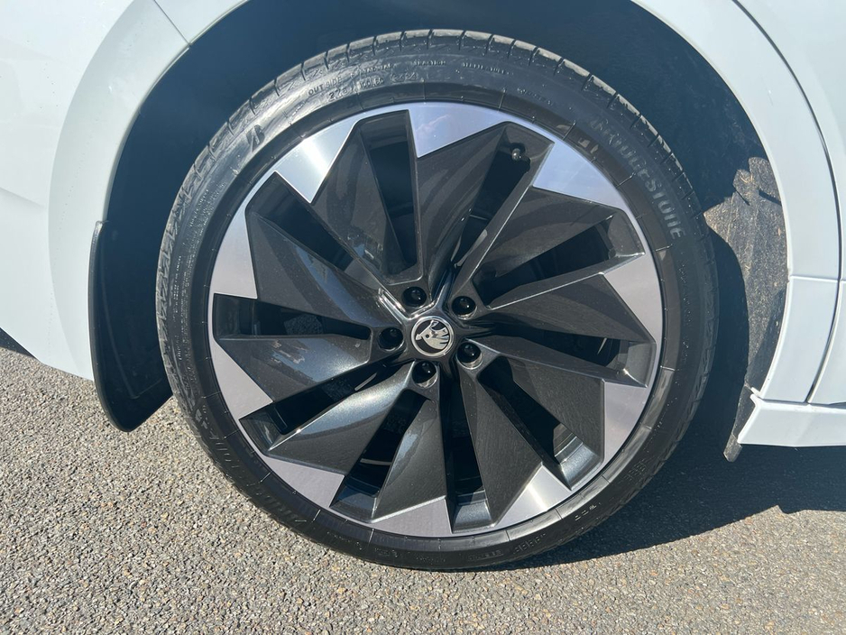 2025 Skoda Enyaq - image 5