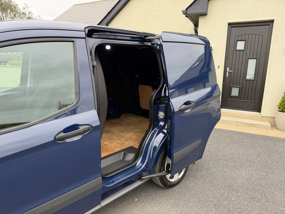 2023 Ford Transit Courier - image 16