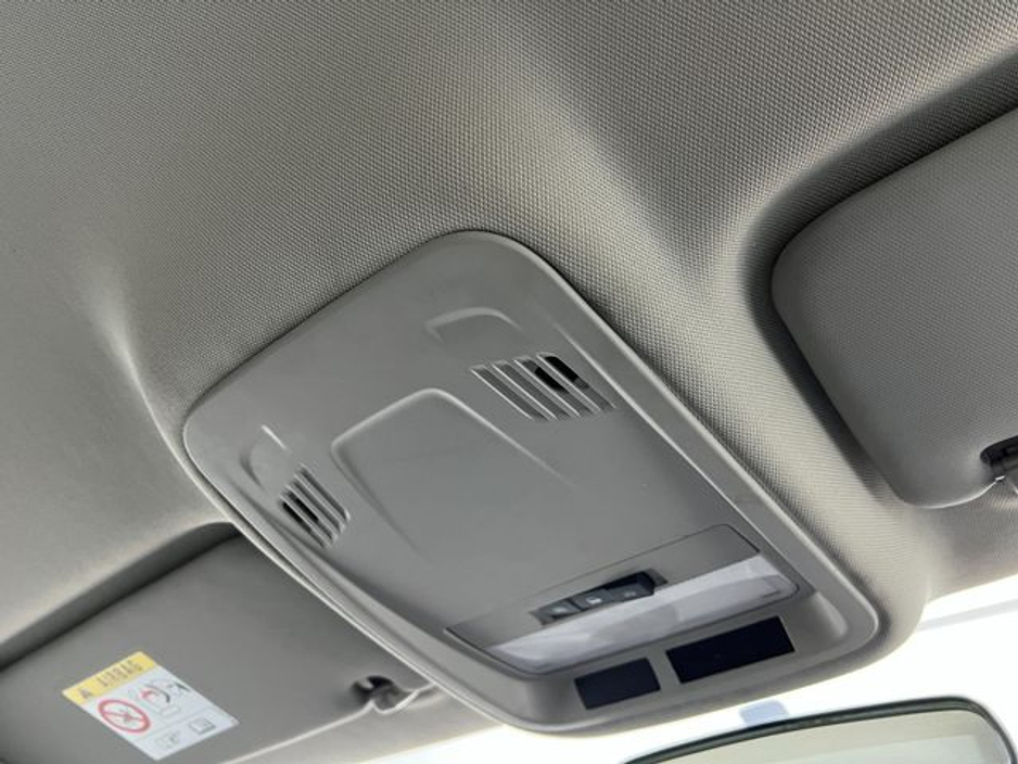 2017 Vauxhall Astra - image 30