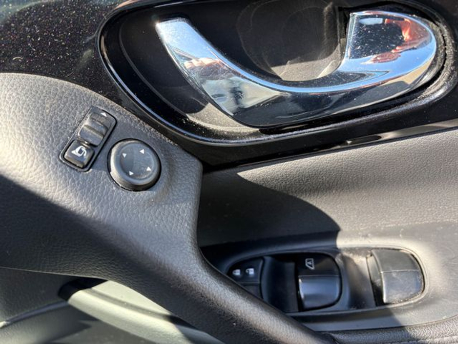 2014 Nissan Qashqai - image 26