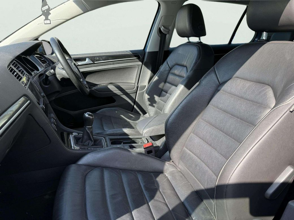 2017 Volkswagen Golf - image 4