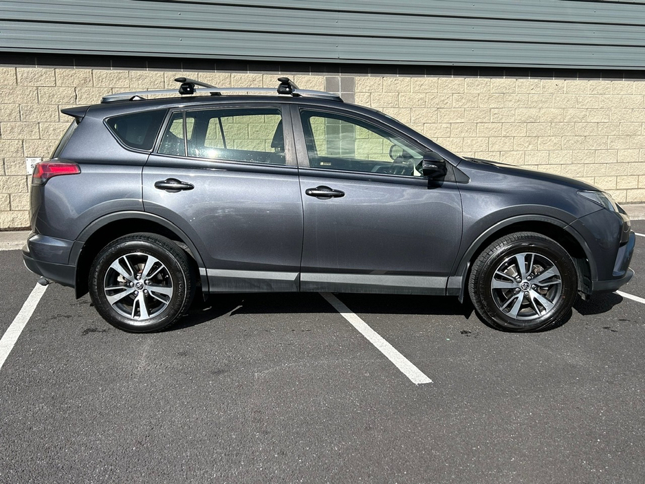 2016 Toyota Rav4 - image 4