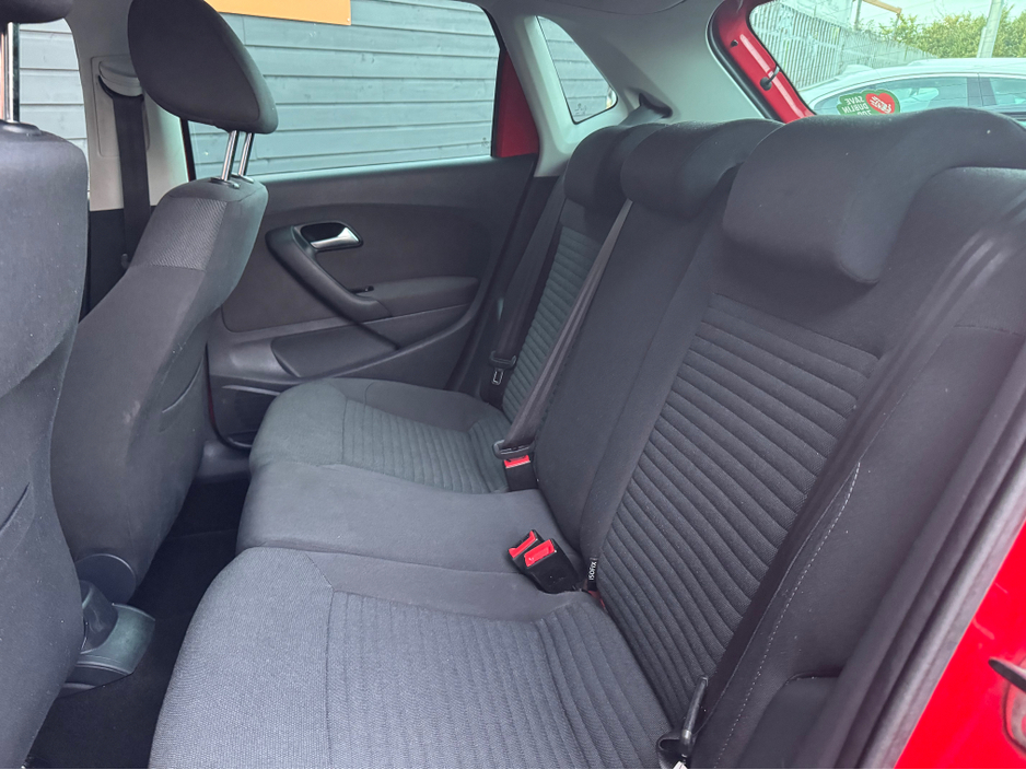 2013 Volkswagen Polo - image 13