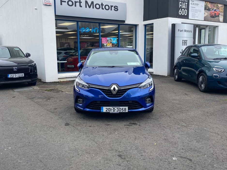 2020 Renault Clio - image 3
