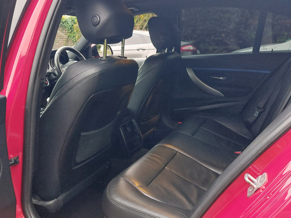 2017 BMW 3 Series - image 22