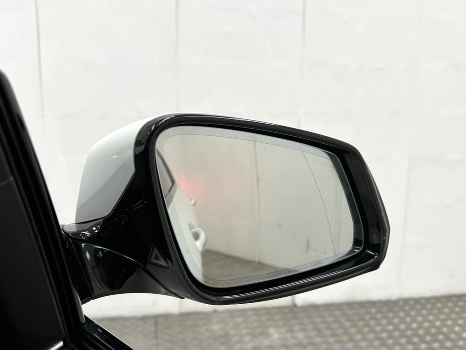 2016 BMW 5 Series - image 25