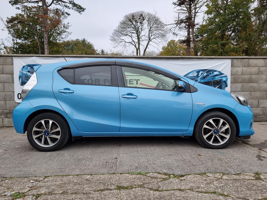 2014 Toyota Aqua - image 6