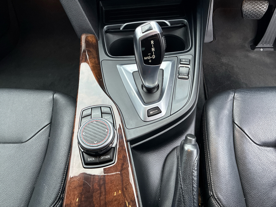 2016 BMW 3 Series - image 15