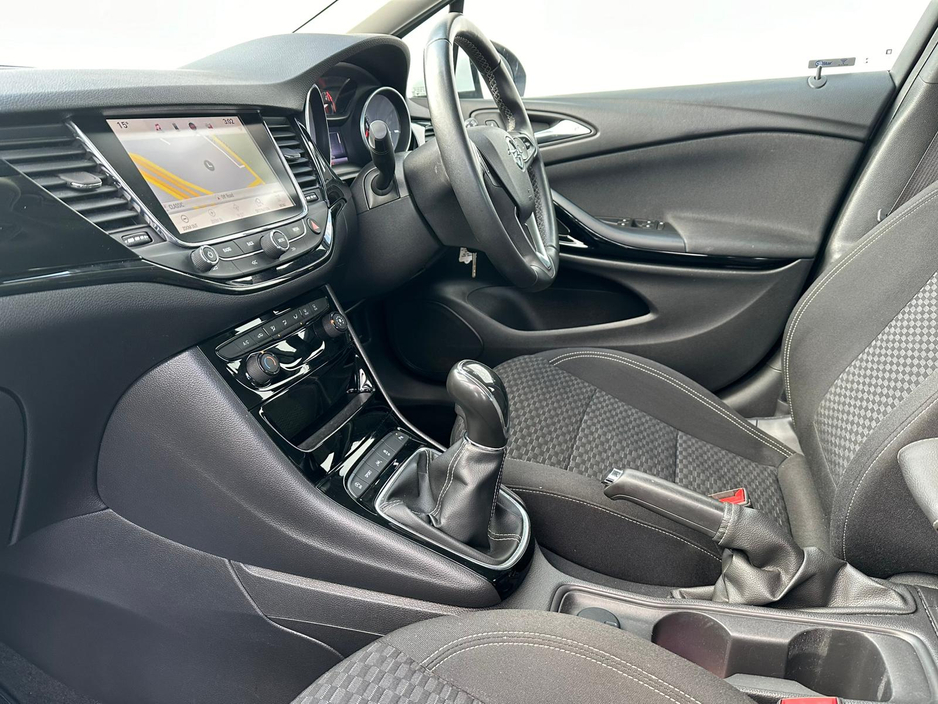 2018 Opel Astra - image 13