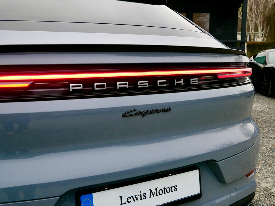 2025 Porsche Cayenne Cayenne E-Hybrid Coup&eacute; €123,950