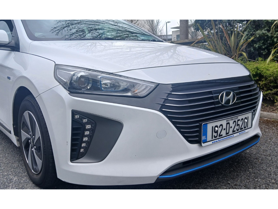 2019 Hyundai Ioniq - image 4