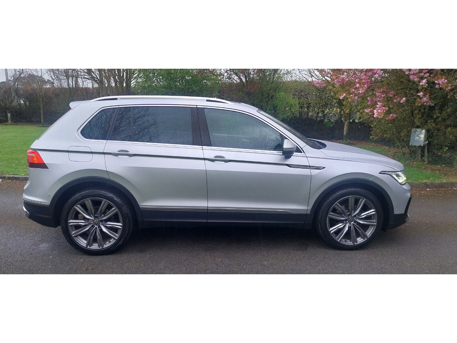 2023 Volkswagen Tiguan - image 7