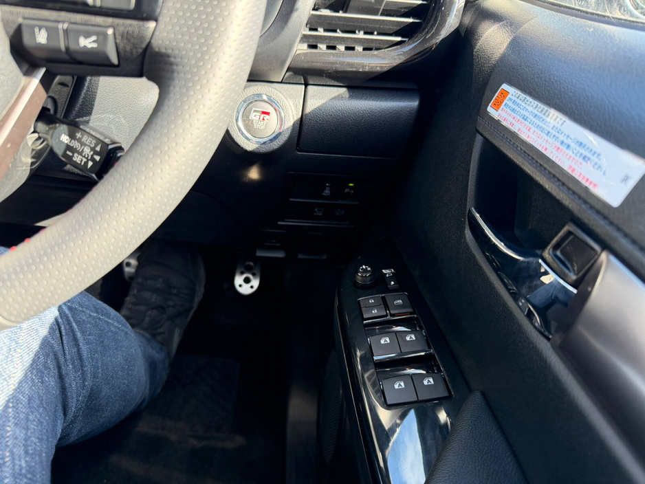 2023 Toyota Hilux - image 10