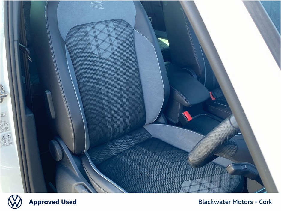 2024 Volkswagen Tiguan - image 8