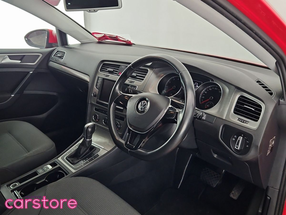 2014 Volkswagen Golf - image 9