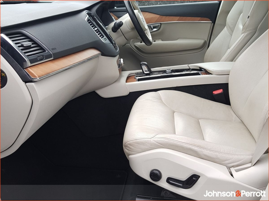 2021 Volvo XC90 - image 7
